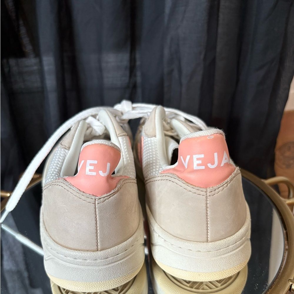 Veja V-10 Alveomesh sneakers in the White Bellini Almond colorway - Picture 5 of 7